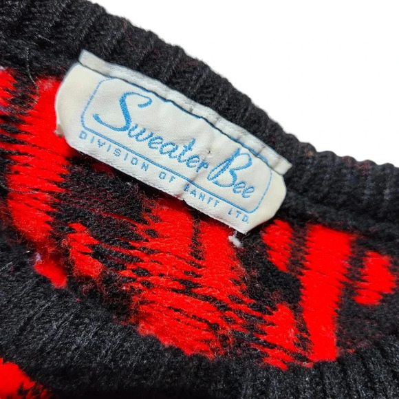 Vintage Sweater Bee Red & Black Graphic Knit Sweater | 80s Made in USA | Acrylic - Picture 3 of 7